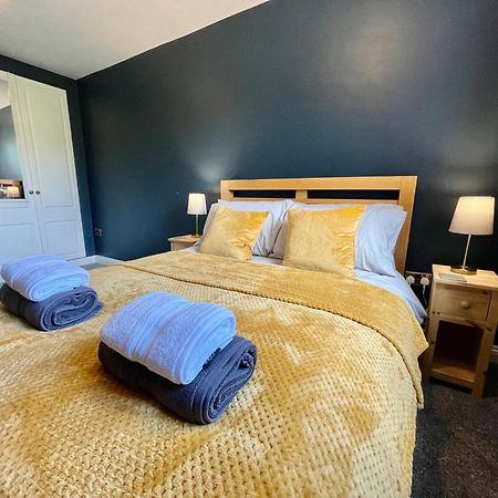 Large 5 Bed Detached House Near Stansted Airport With Parking For 2 Vehicles! Stansted Stays Станстед-Маунтфітчет Екстер'єр фото