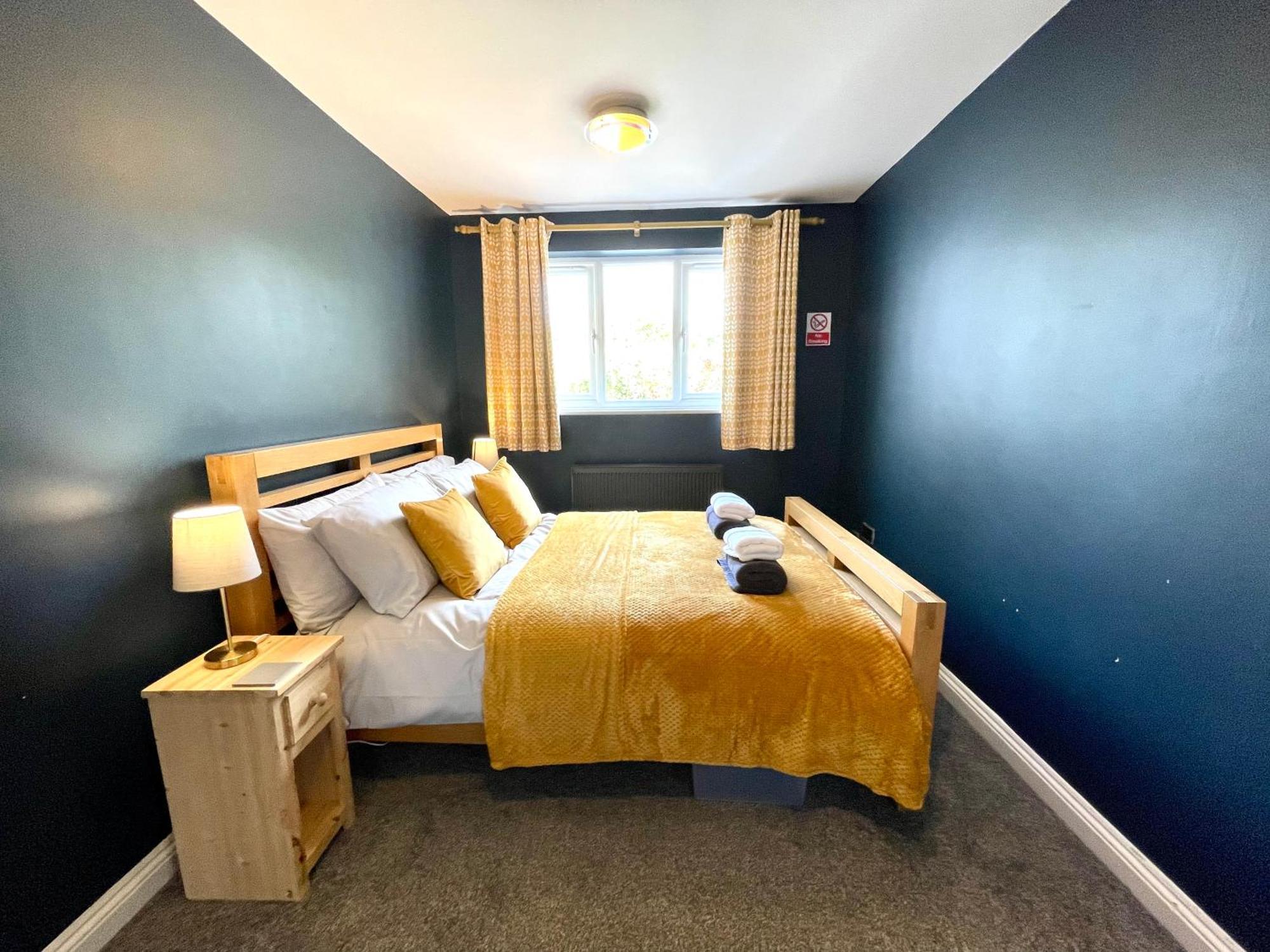 Large 5 Bed Detached House Near Stansted Airport With Parking For 2 Vehicles! Stansted Stays Станстед-Маунтфітчет Екстер'єр фото
