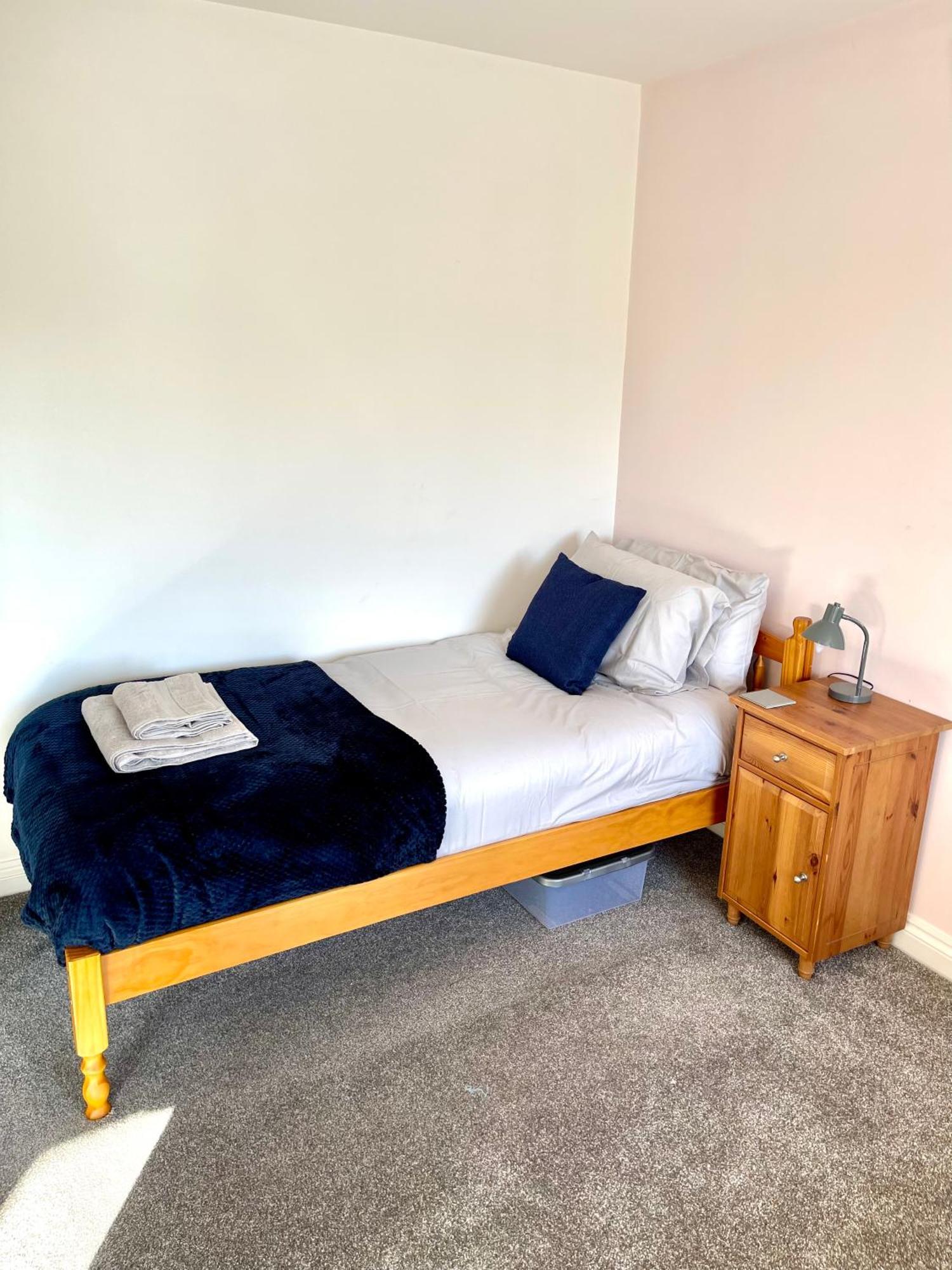 Large 5 Bed Detached House Near Stansted Airport With Parking For 2 Vehicles! Stansted Stays Станстед-Маунтфітчет Екстер'єр фото