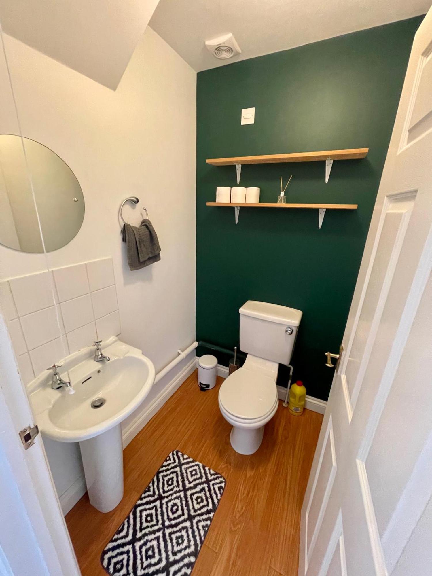 Large 5 Bed Detached House Near Stansted Airport With Parking For 2 Vehicles! Stansted Stays Станстед-Маунтфітчет Екстер'єр фото
