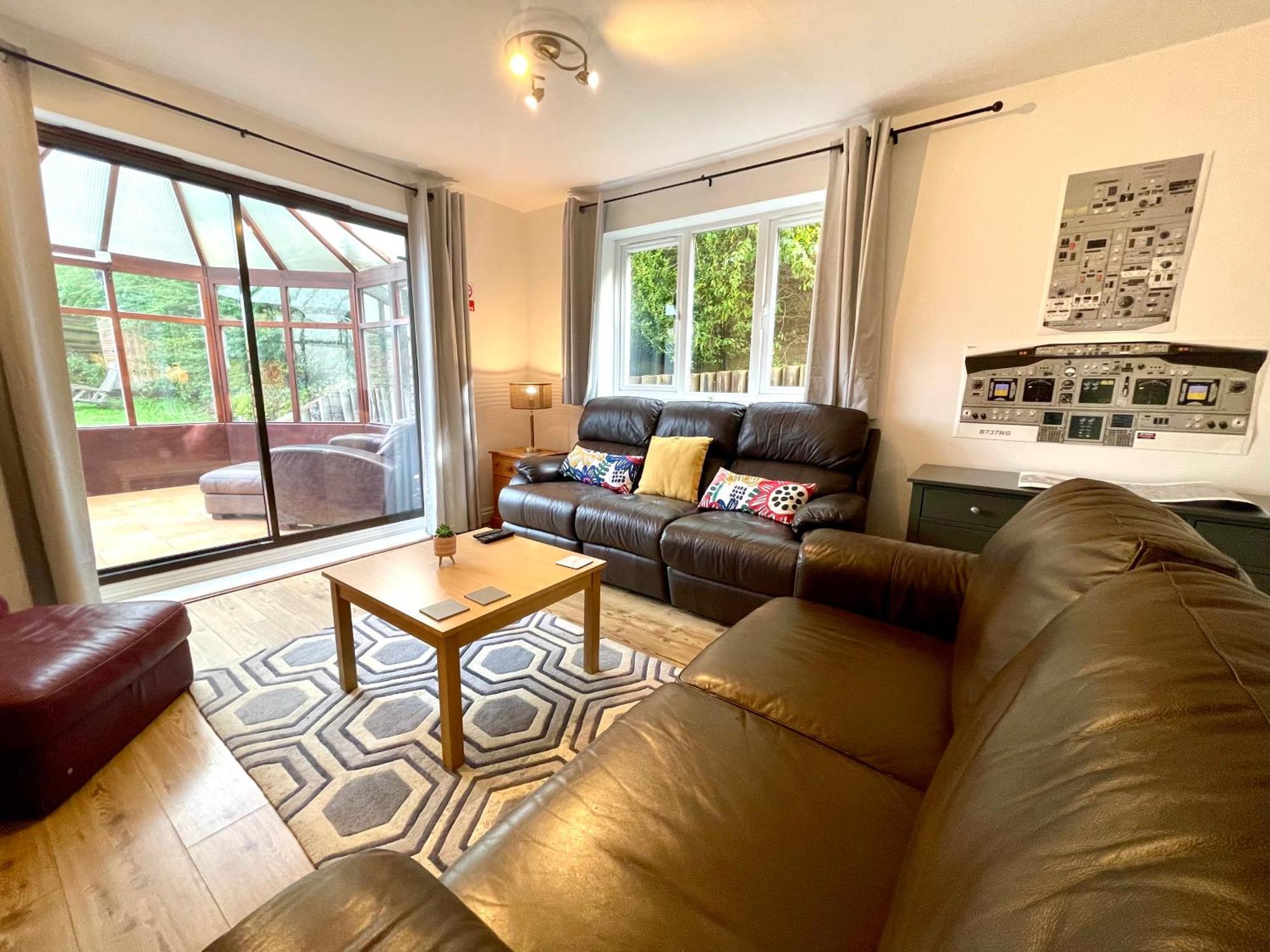 Large 5 Bed Detached House Near Stansted Airport With Parking For 2 Vehicles! Stansted Stays Станстед-Маунтфітчет Екстер'єр фото