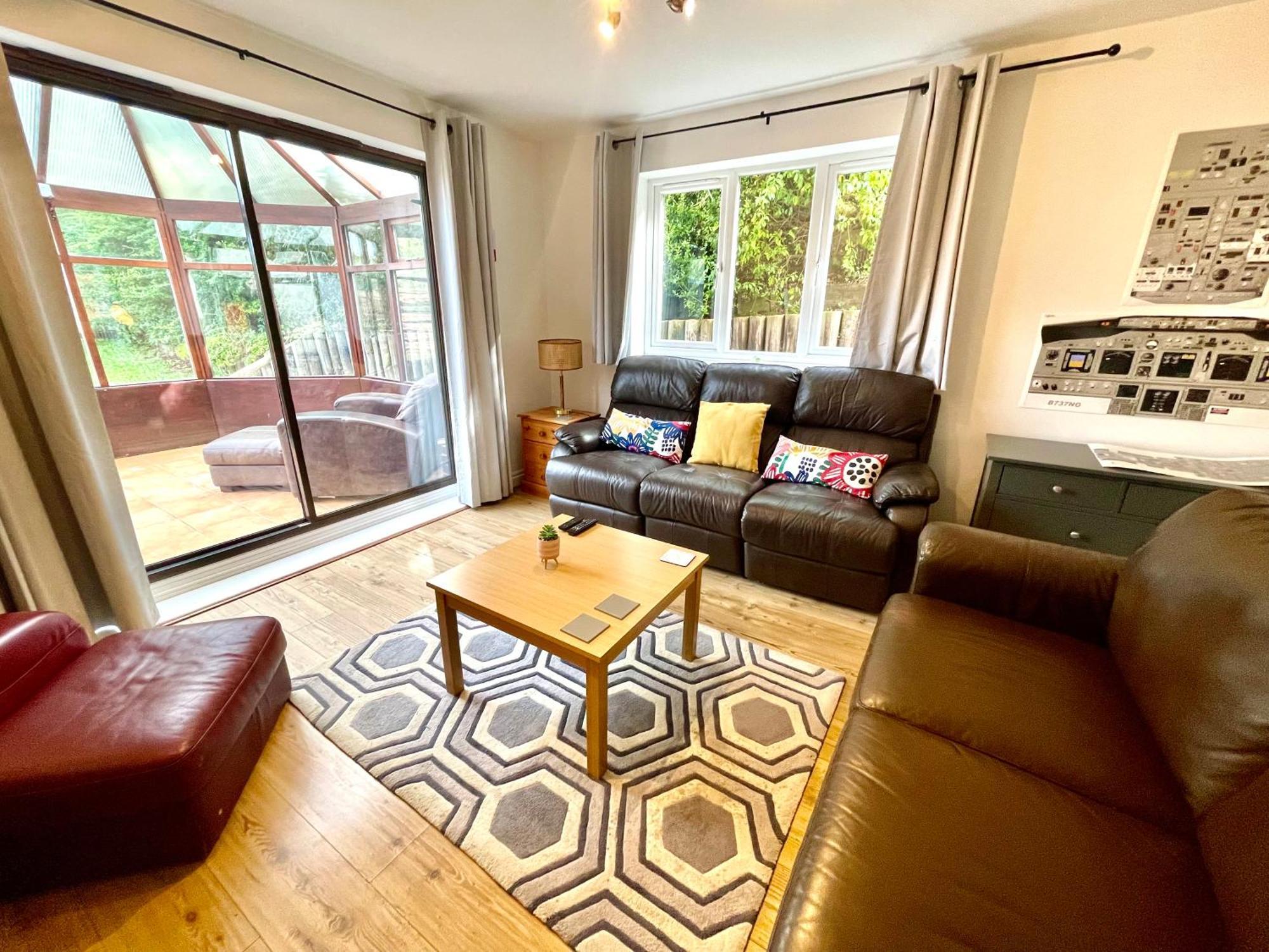 Large 5 Bed Detached House Near Stansted Airport With Parking For 2 Vehicles! Stansted Stays Станстед-Маунтфітчет Екстер'єр фото