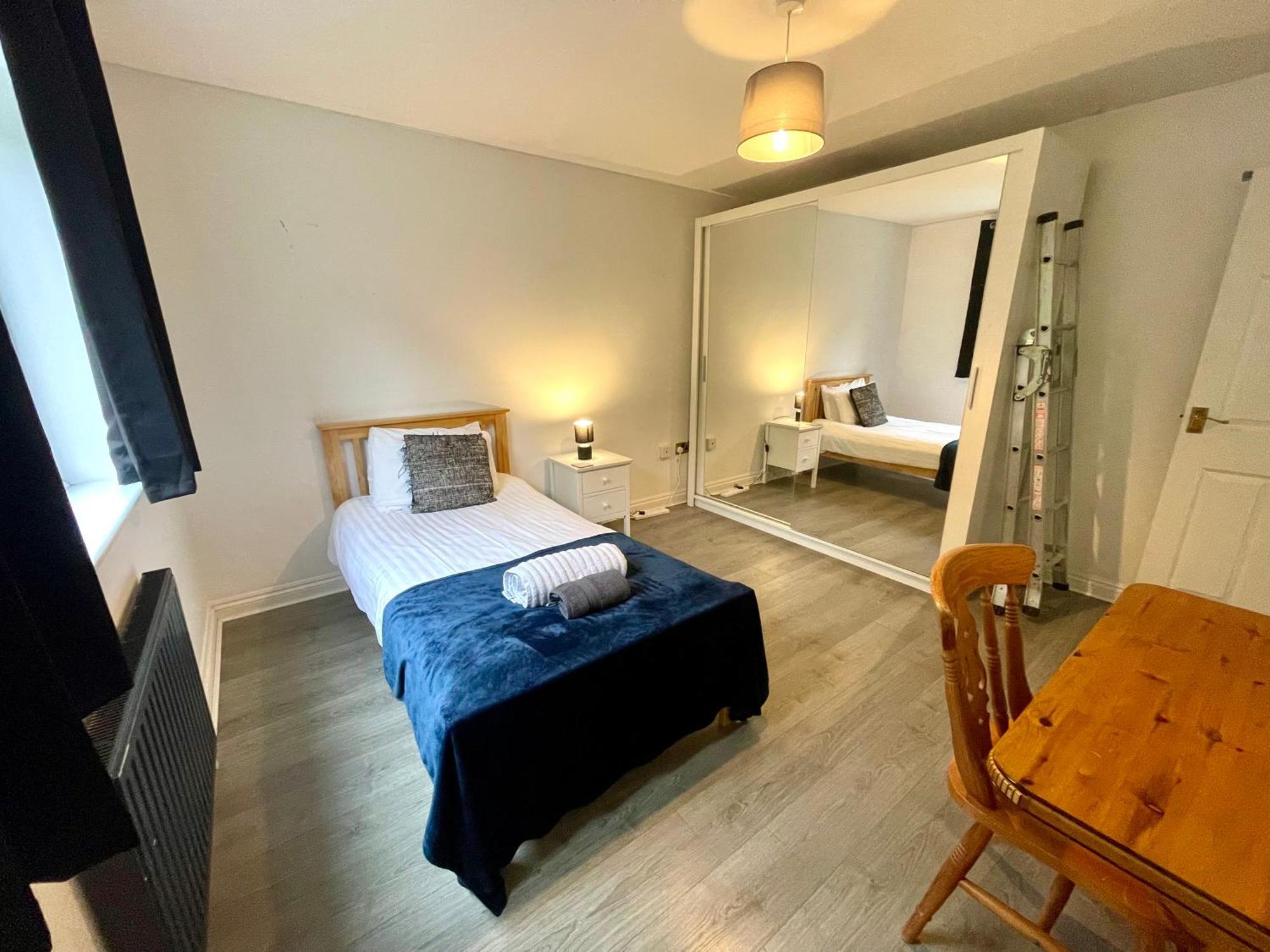 Large 5 Bed Detached House Near Stansted Airport With Parking For 2 Vehicles! Stansted Stays Станстед-Маунтфітчет Екстер'єр фото