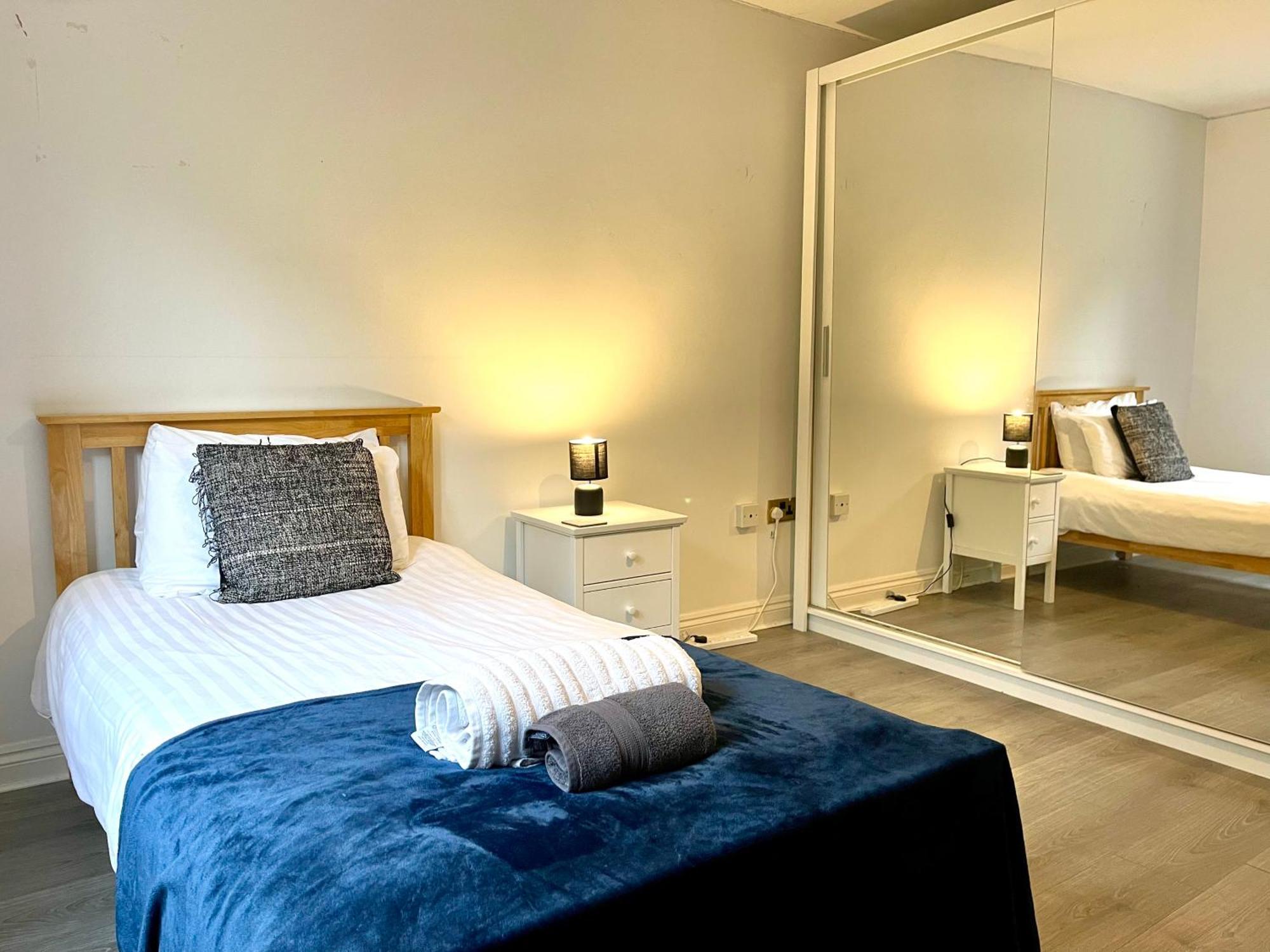 Large 5 Bed Detached House Near Stansted Airport With Parking For 2 Vehicles! Stansted Stays Станстед-Маунтфітчет Екстер'єр фото